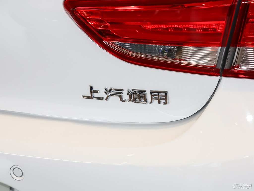 雪域白威朗車尾外觀圖片