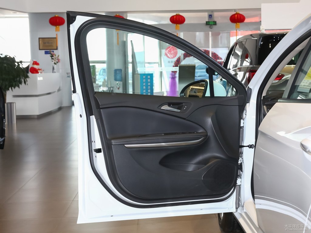 雪域白威朗車廂內(nèi)飾圖片