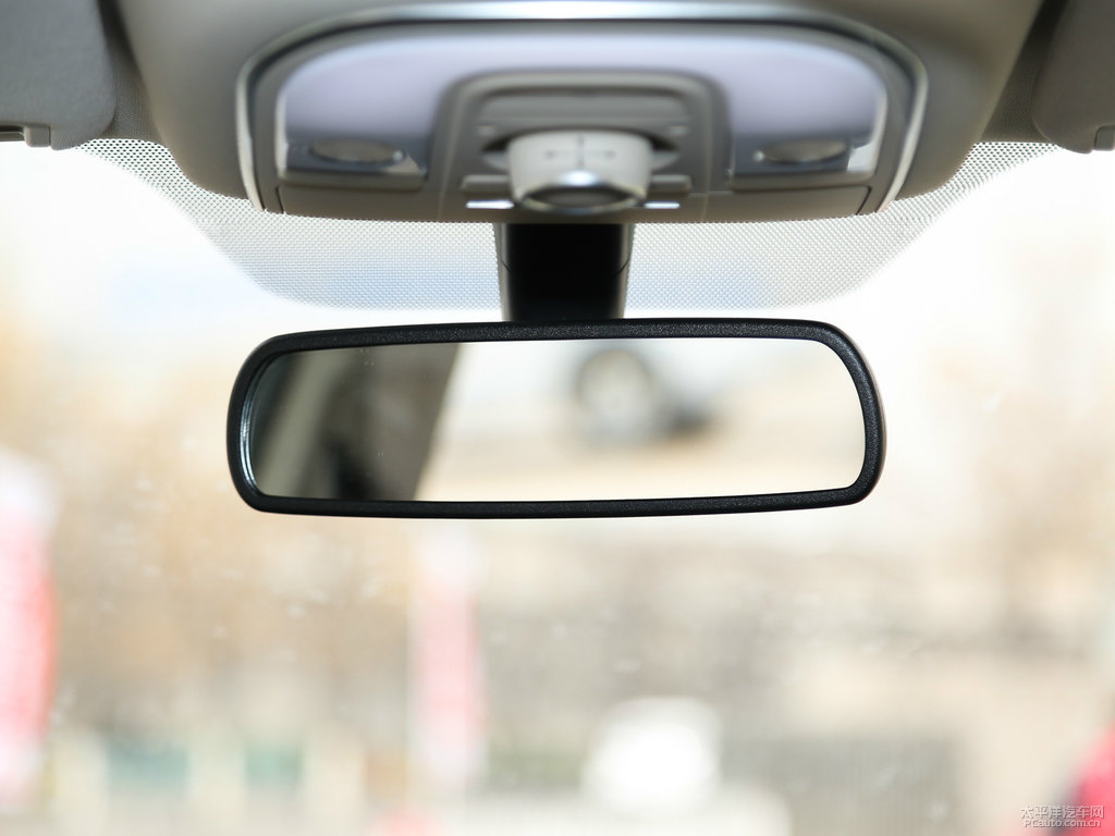水晶白宋車廂內(nèi)飾圖片