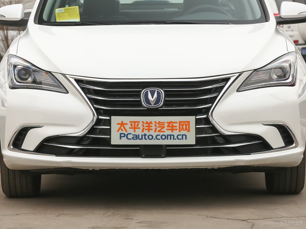 閃光冰晶白逸動車頭外觀圖片