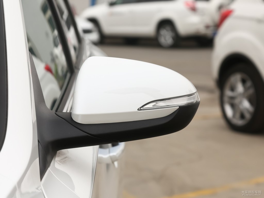閃光冰晶白逸動(dòng)車身外觀圖片