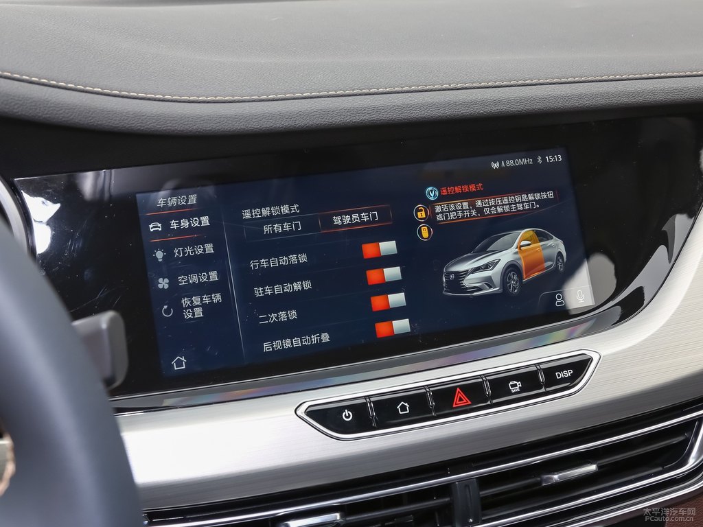 閃光冰晶白逸動中控內(nèi)飾圖片
