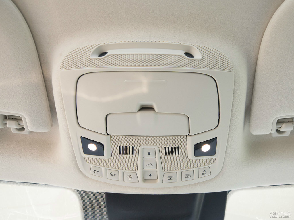 鉑鉆白領(lǐng)航員車廂內(nèi)飾圖片