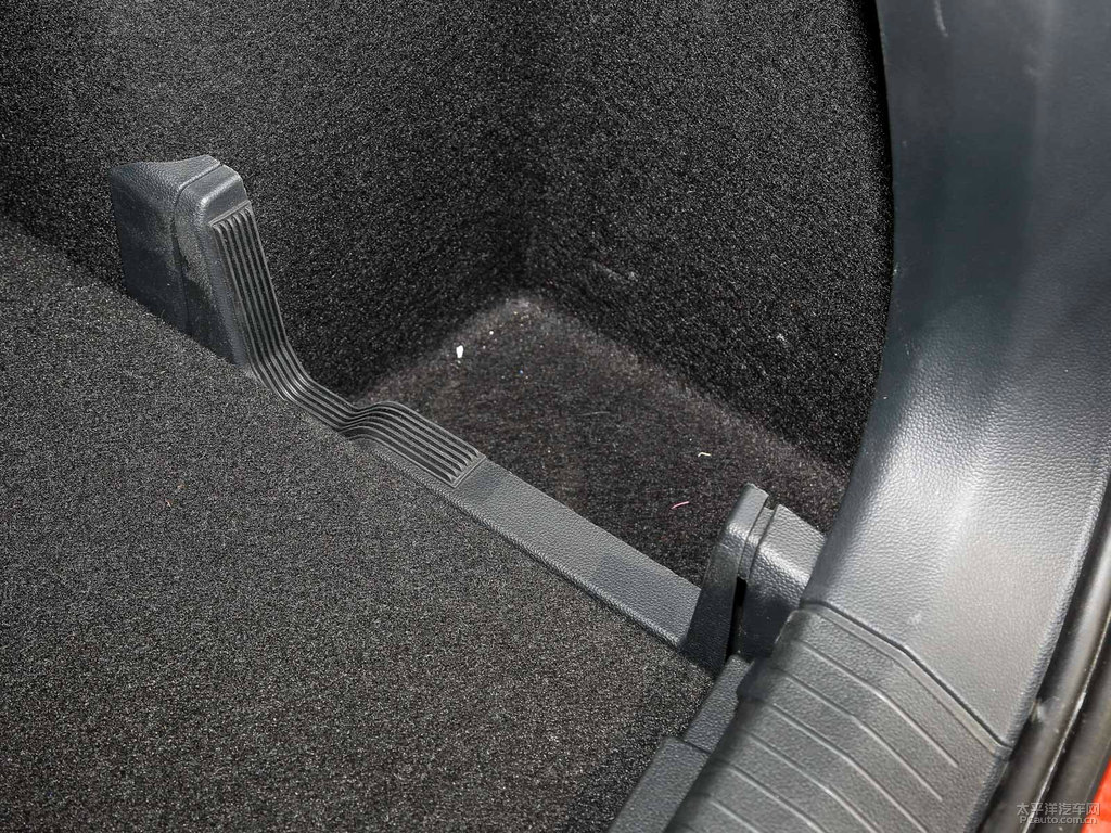 桑巴橙途觀L后備廂空間圖片