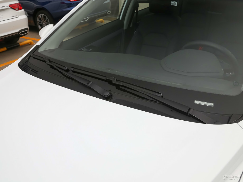 冰晶白帝豪新能源車身外觀圖片
