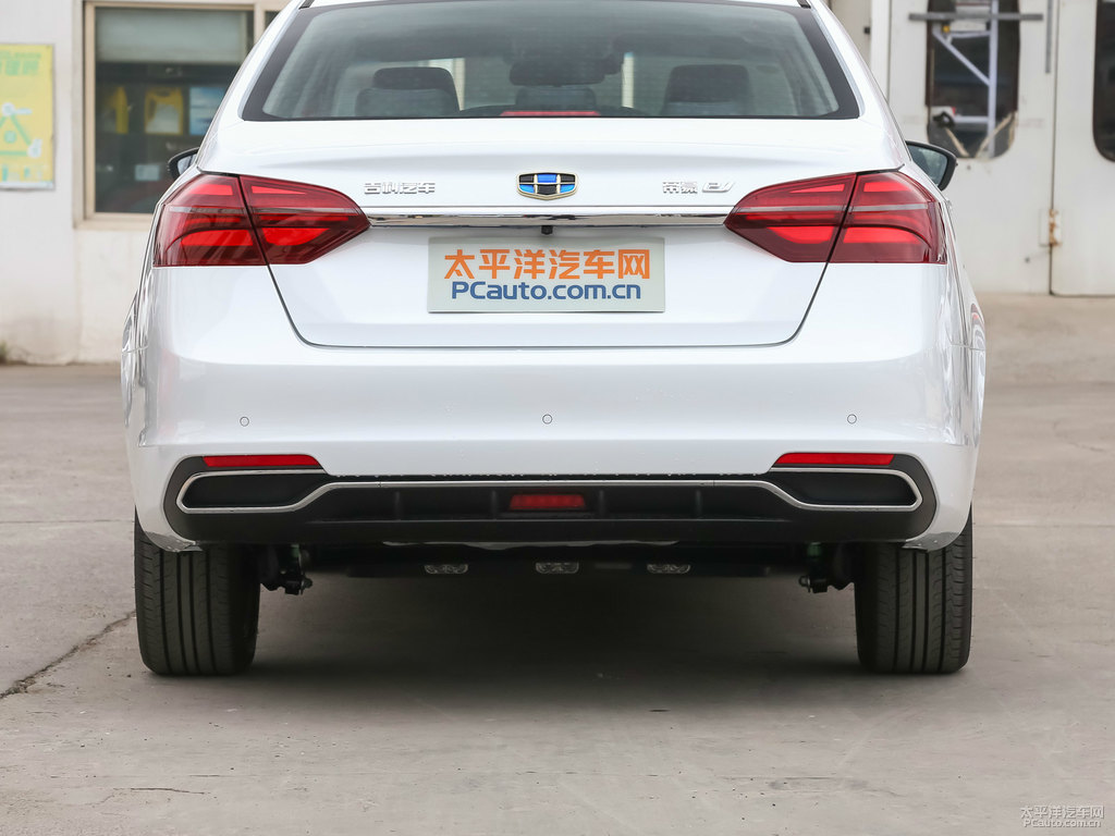 冰晶白帝豪新能源車尾外觀圖片