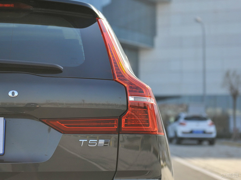 楓木棕沃爾沃XC60車尾外觀圖片