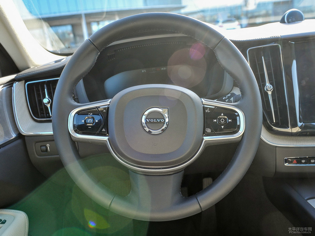楓木棕沃爾沃XC60中控內(nèi)飾圖片