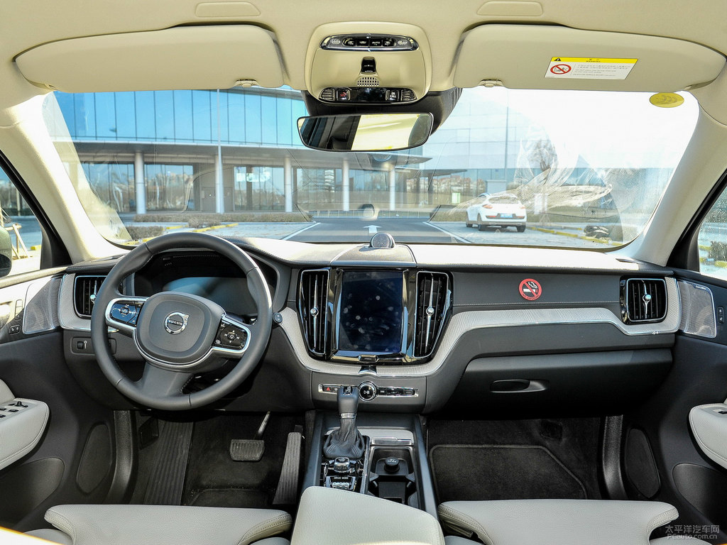楓木棕沃爾沃XC60中控內(nèi)飾圖片