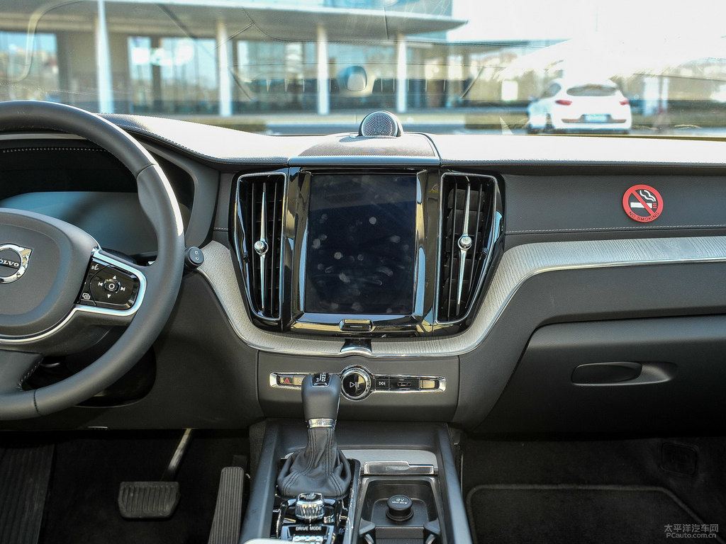 楓木棕沃爾沃XC60中控內(nèi)飾圖片
