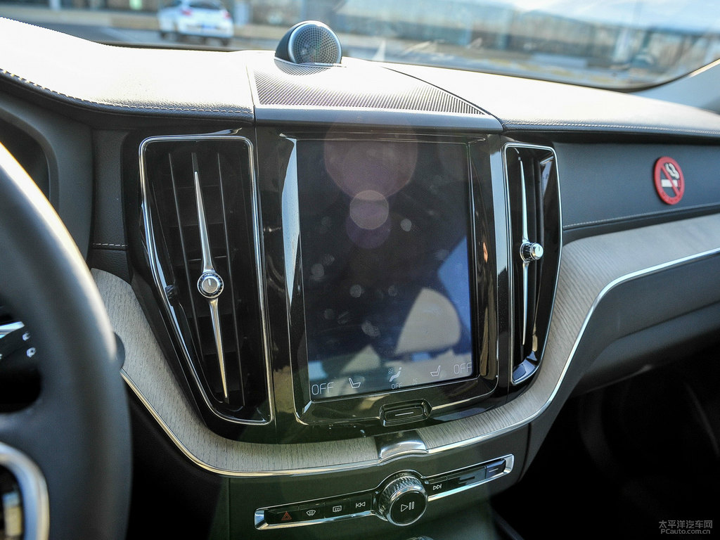 楓木棕沃爾沃XC60中控內(nèi)飾圖片
