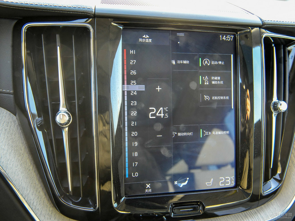 楓木棕沃爾沃XC60中控內(nèi)飾圖片