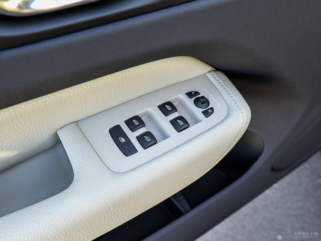 楓木棕沃爾沃XC60車廂內(nèi)飾圖片