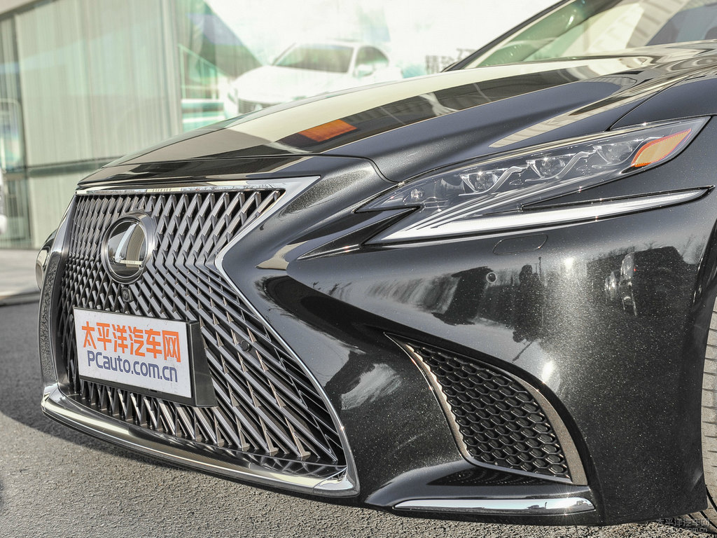 黑色雷克薩斯LS車(chē)頭外觀圖片