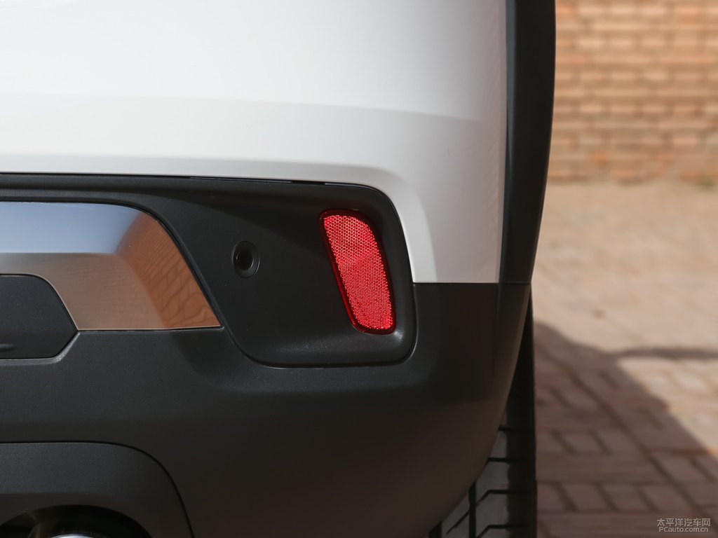 白領(lǐng)克02車尾外觀圖片