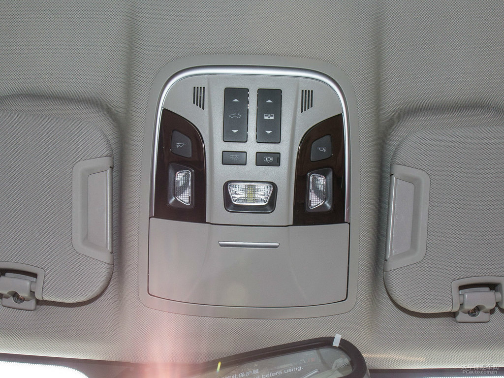 艾爾斯灰WEY P8車廂內(nèi)飾圖片