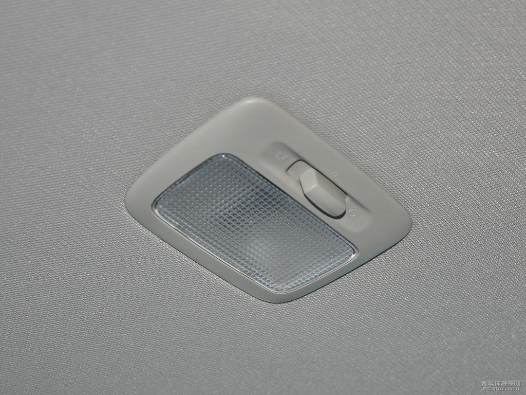 珍珠白歐藍(lán)德車廂內(nèi)飾圖片