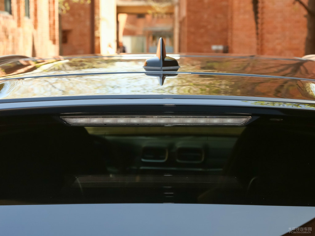 藍(lán)領(lǐng)克02車尾外觀圖片