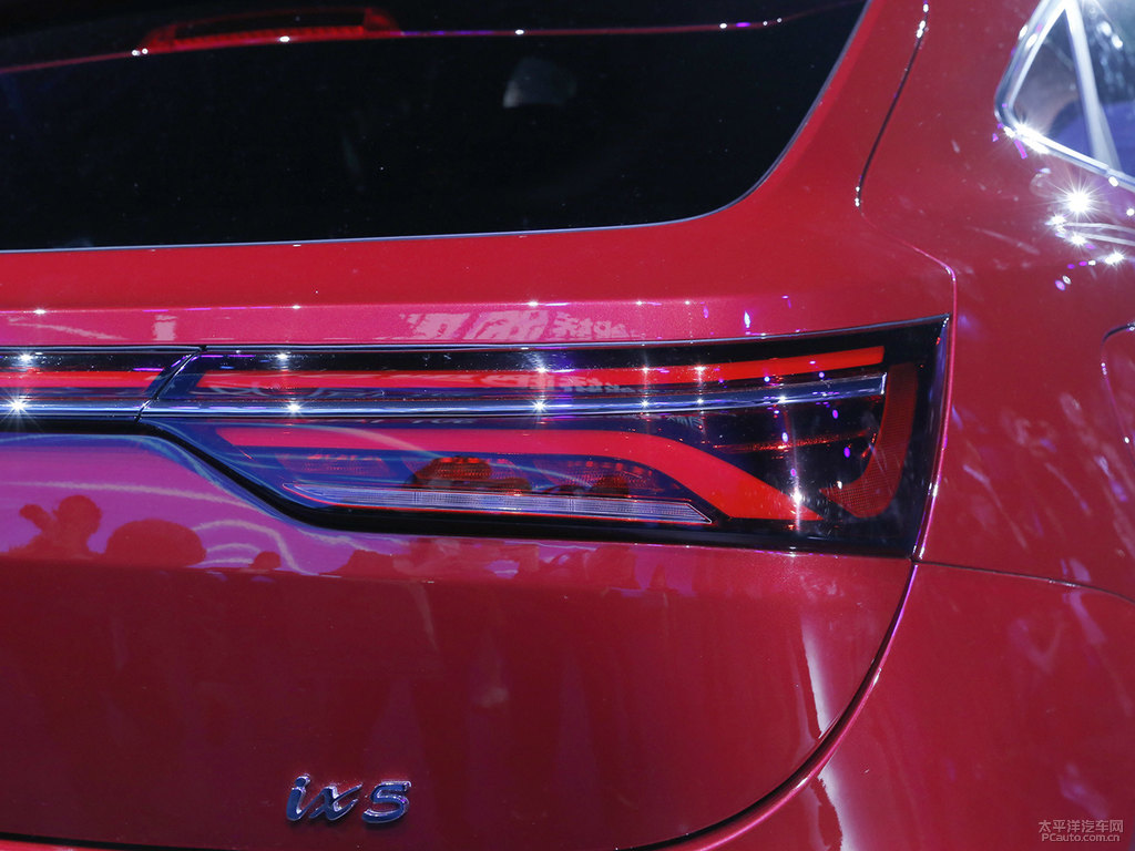 炫晶紅風(fēng)光ix5車尾外觀圖片