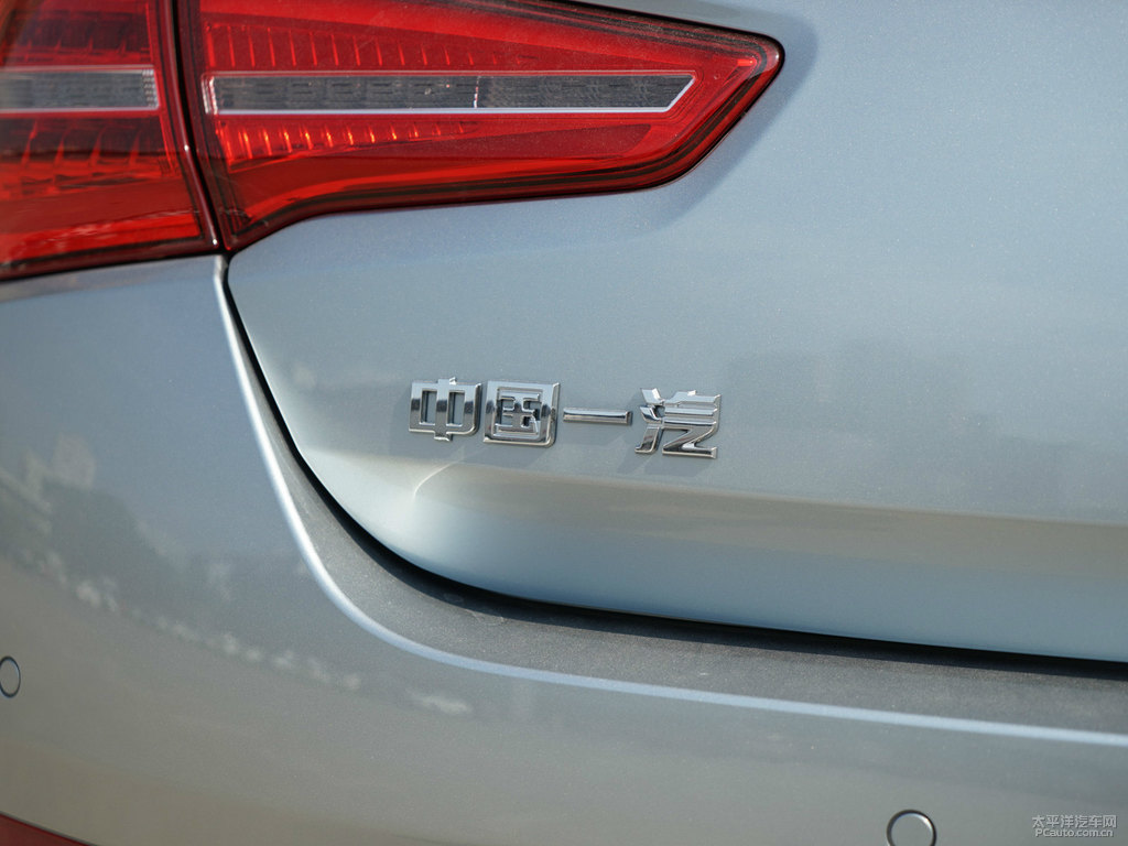 朗霽銀紅旗H5經(jīng)典車尾外觀圖片