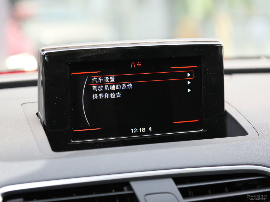 米薩諾紅奧迪Q3中控內(nèi)飾圖片