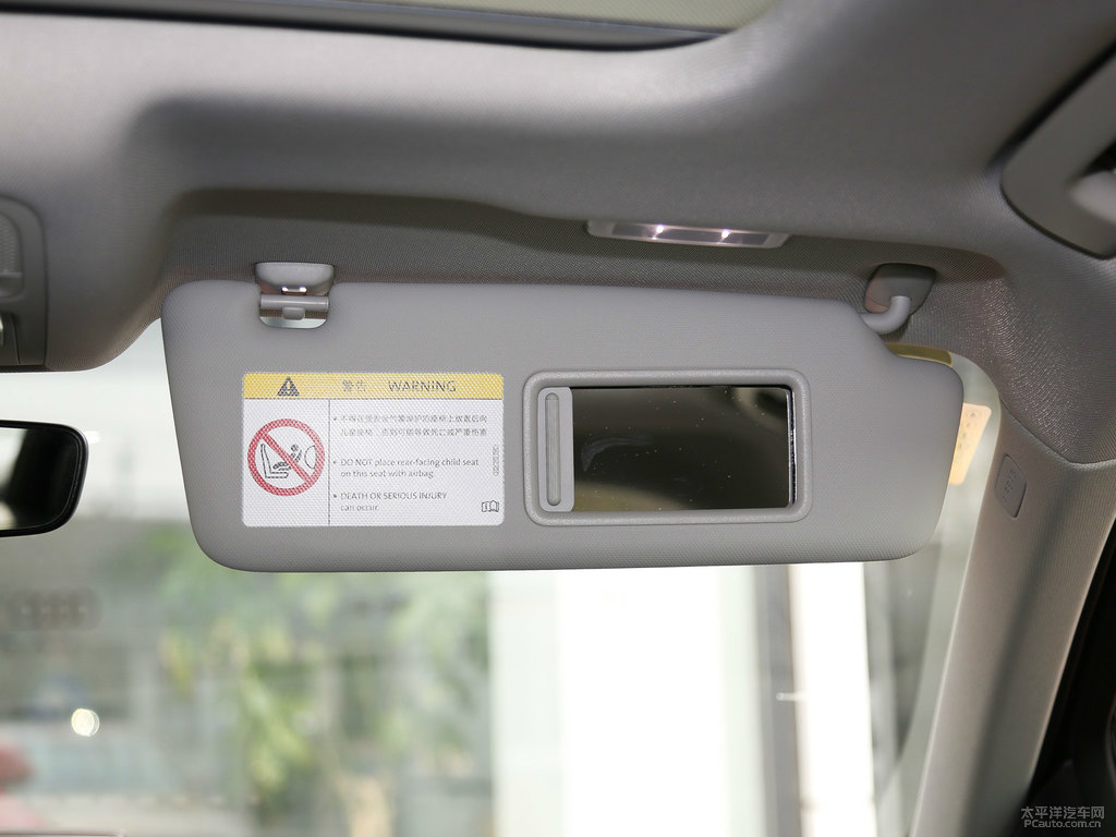米薩諾紅奧迪Q3車廂內(nèi)飾圖片