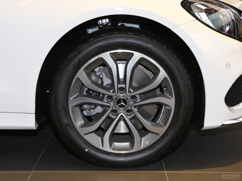 北極白奔馳C級(jí)車身外觀圖片