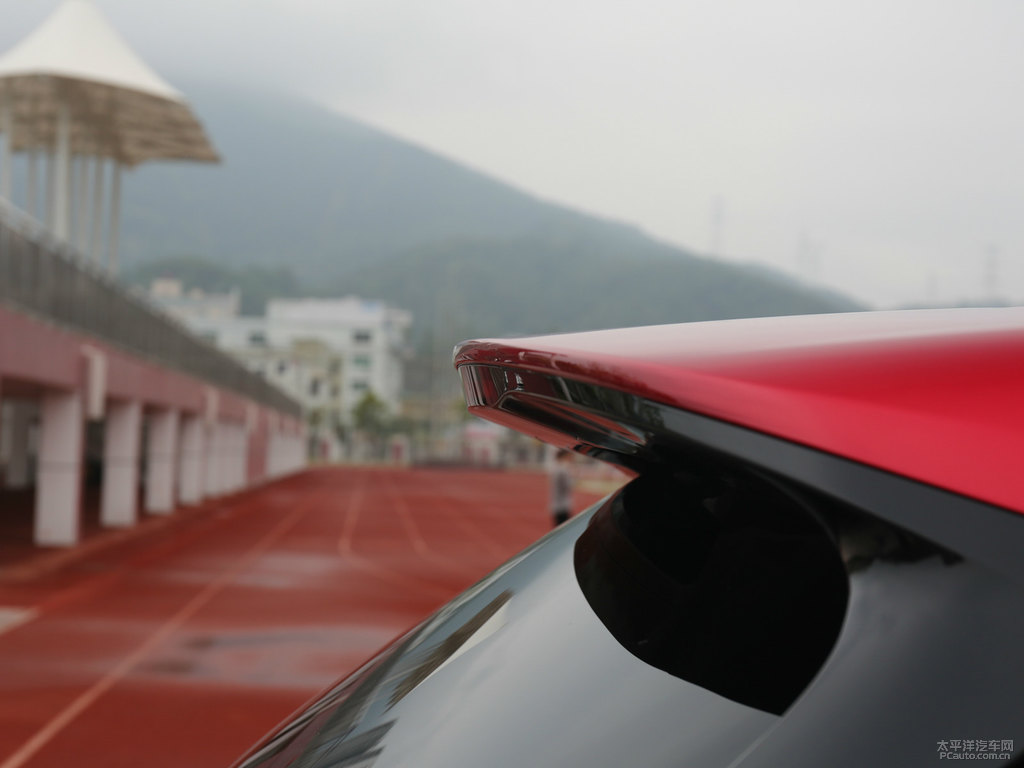 赤帝紅唐新能源車(chē)身外觀(guān)圖片