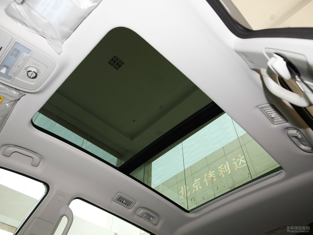電光灰榮威RX8車廂內飾圖片