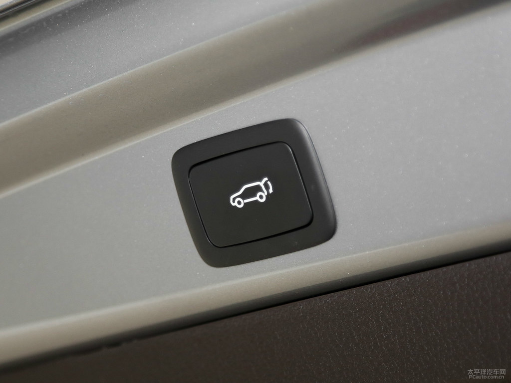 電光灰榮威RX8后備廂空間圖片
