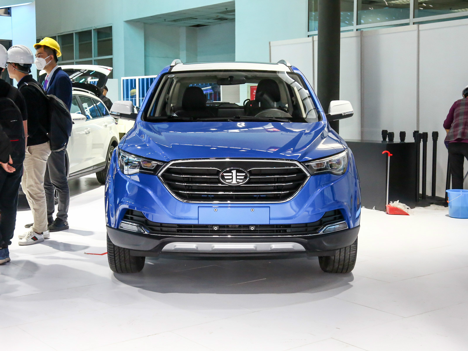 奔騰X40車展高清大圖