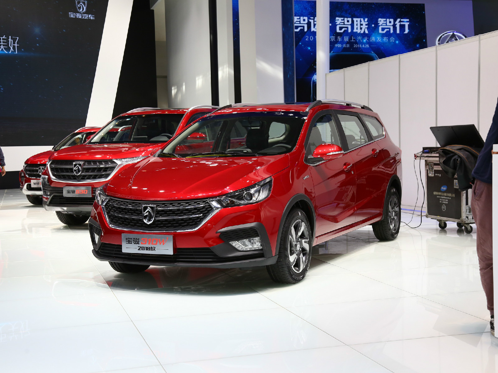 寶駿310W車(chē)展高清大圖