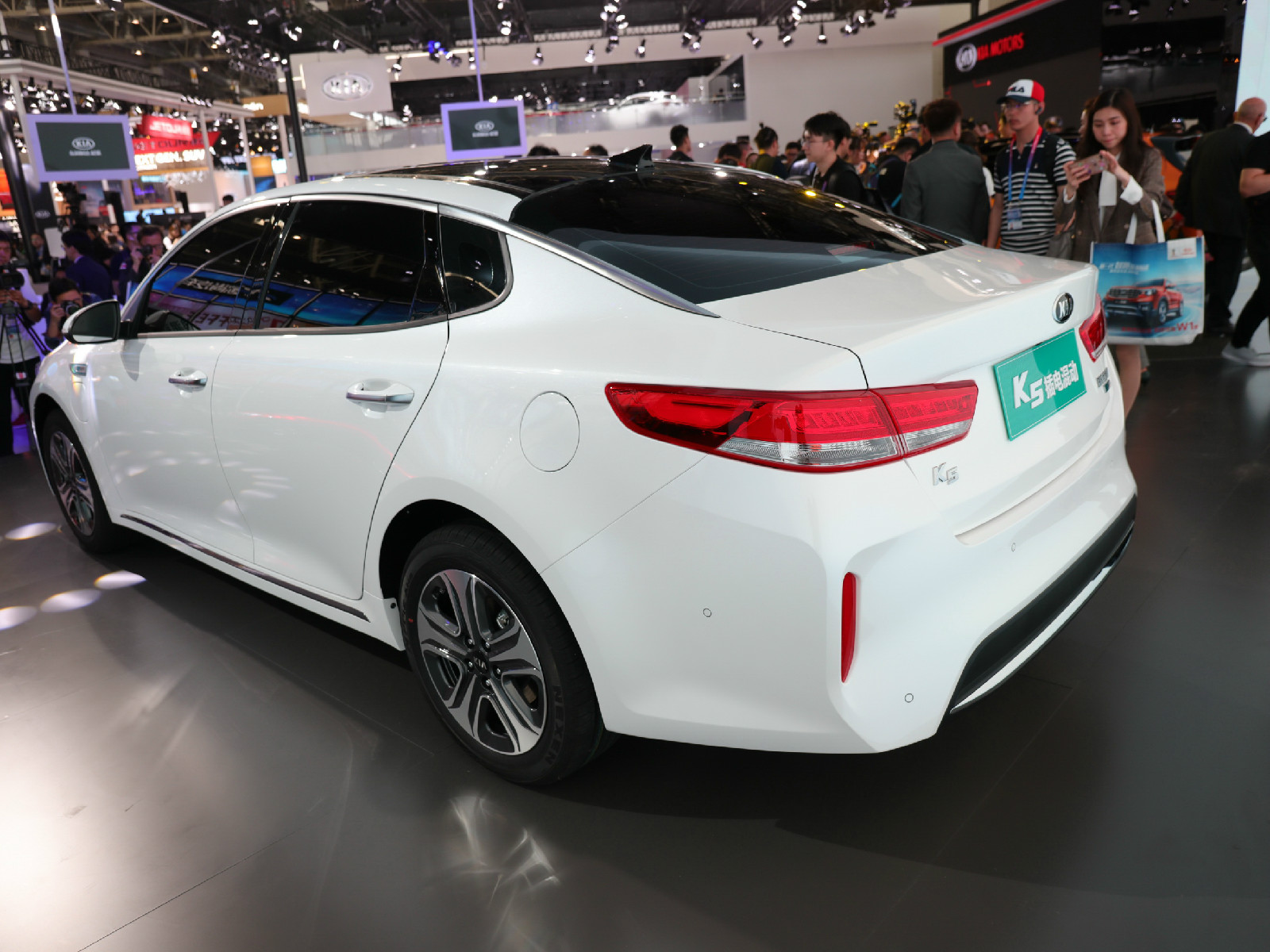 起亞K5新能源車展高清大圖
