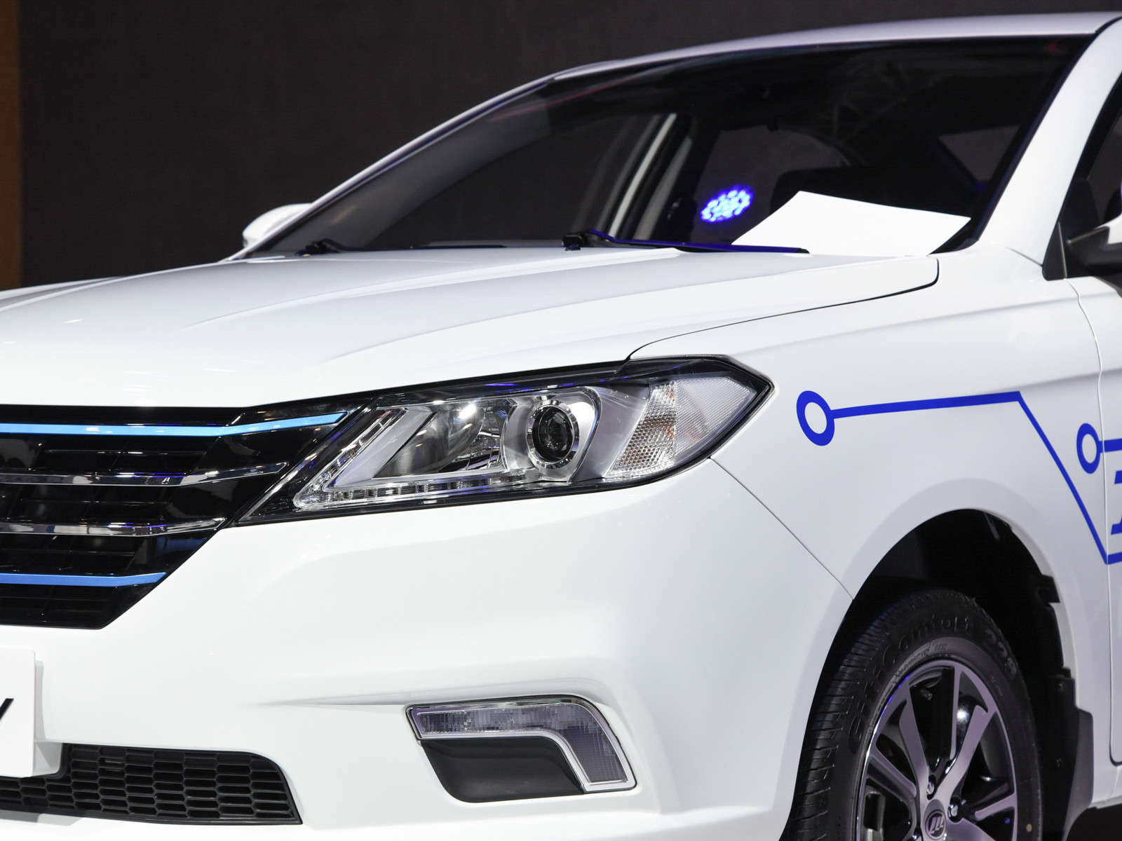 力帆650新能源車展高清大圖