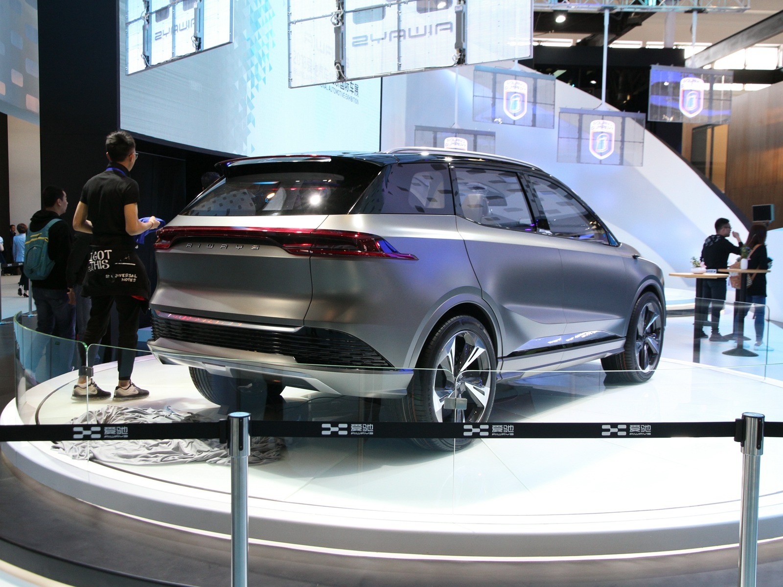 愛(ài)馳U5車(chē)展高清大圖