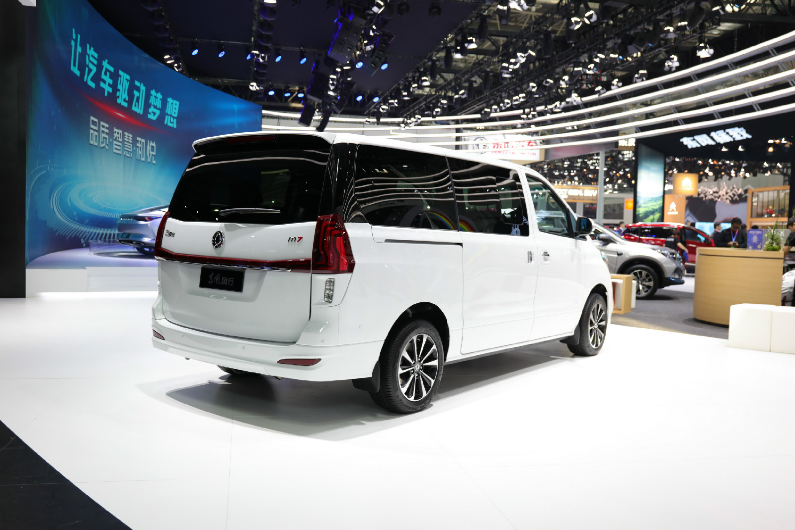 風(fēng)行M7車展高清大圖
