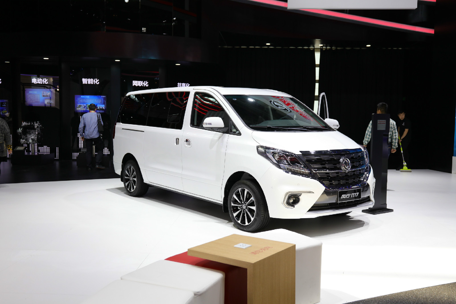 風(fēng)行M7車展高清大圖