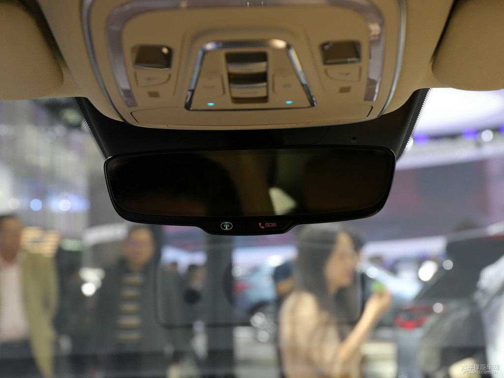 鈦澤銀唐車廂內(nèi)飾圖片