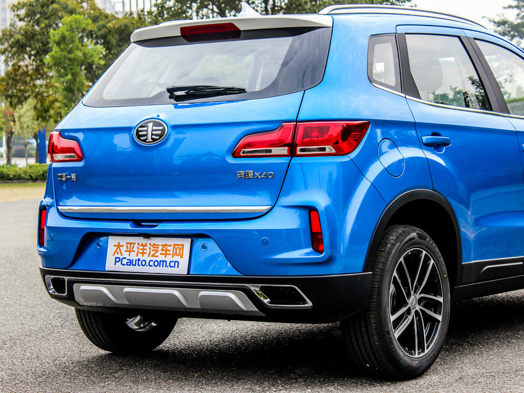 炫動藍奔騰X40車尾外觀圖片