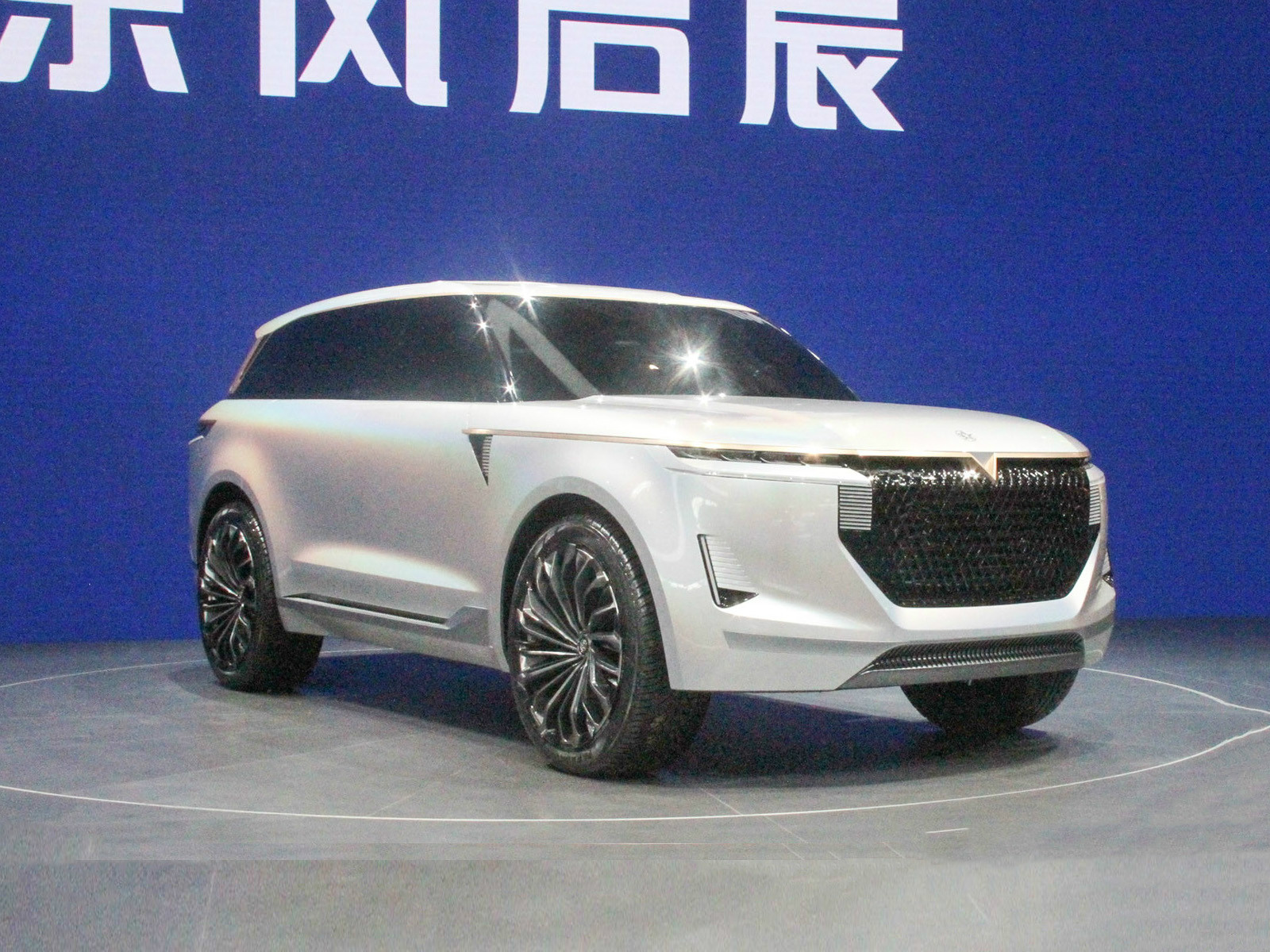 啟辰THE X車(chē)展高清大圖