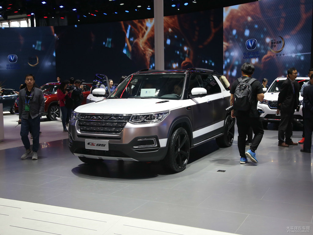 啞光灰長安CS95整車外觀外觀圖片