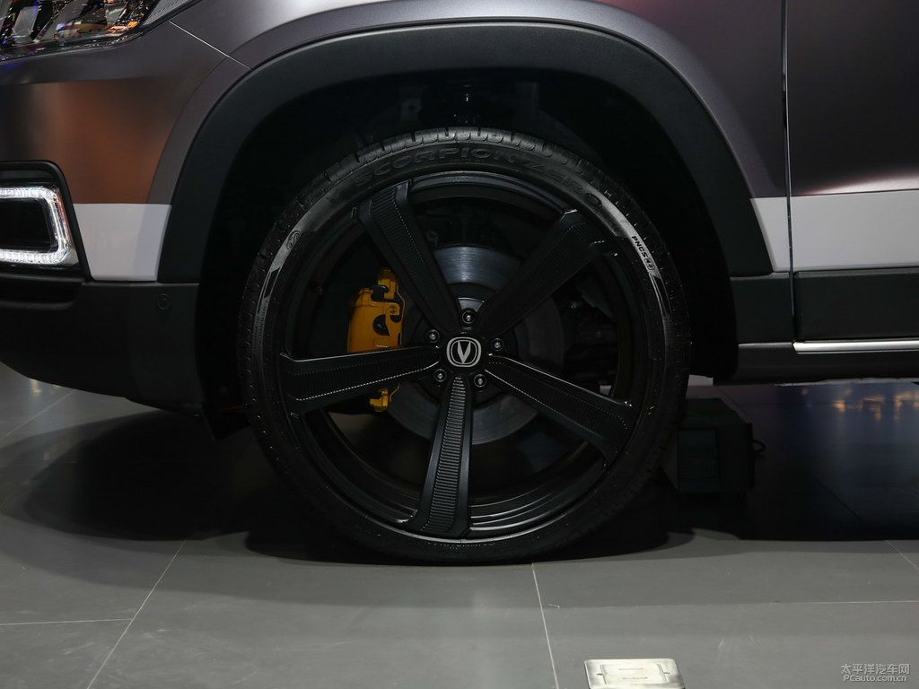 啞光灰長(zhǎng)安CS95車(chē)身外觀圖片