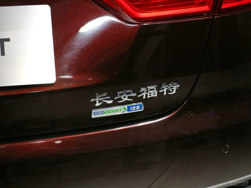 秋葉棕福睿斯車(chē)尾外觀圖片