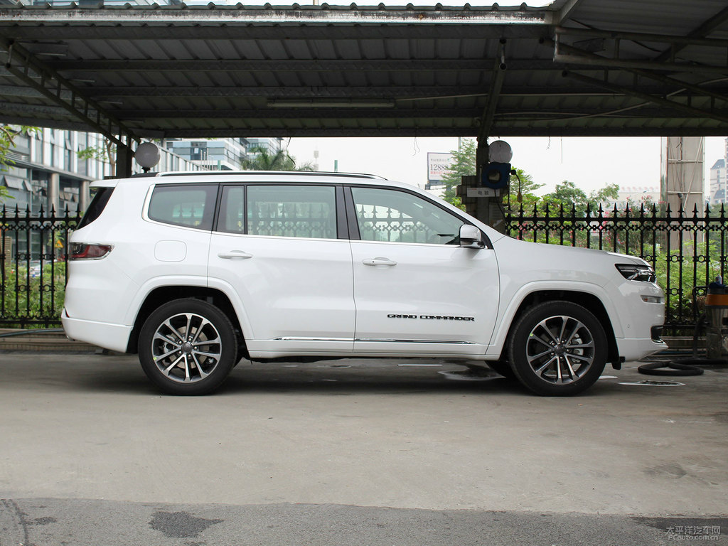 喀納斯白大指揮官整車(chē)外觀外觀圖片