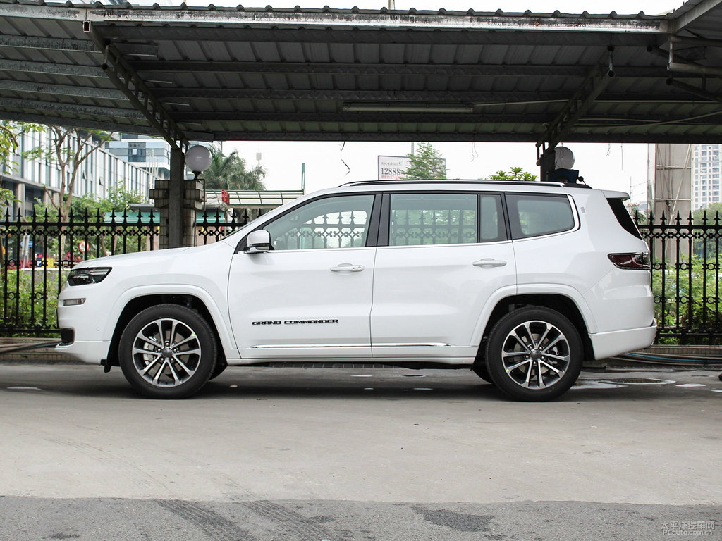 喀納斯白大指揮官整車外觀外觀圖片
