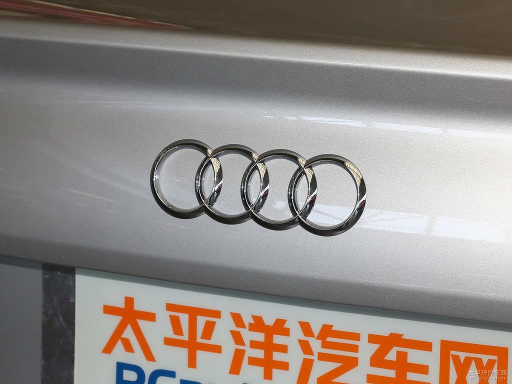 白金色奧迪A6L車尾外觀圖片
