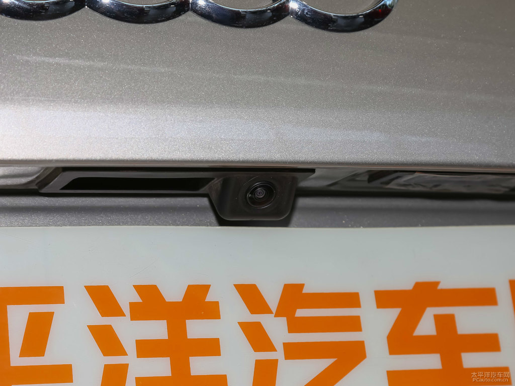 白金色奧迪A6L車尾外觀圖片