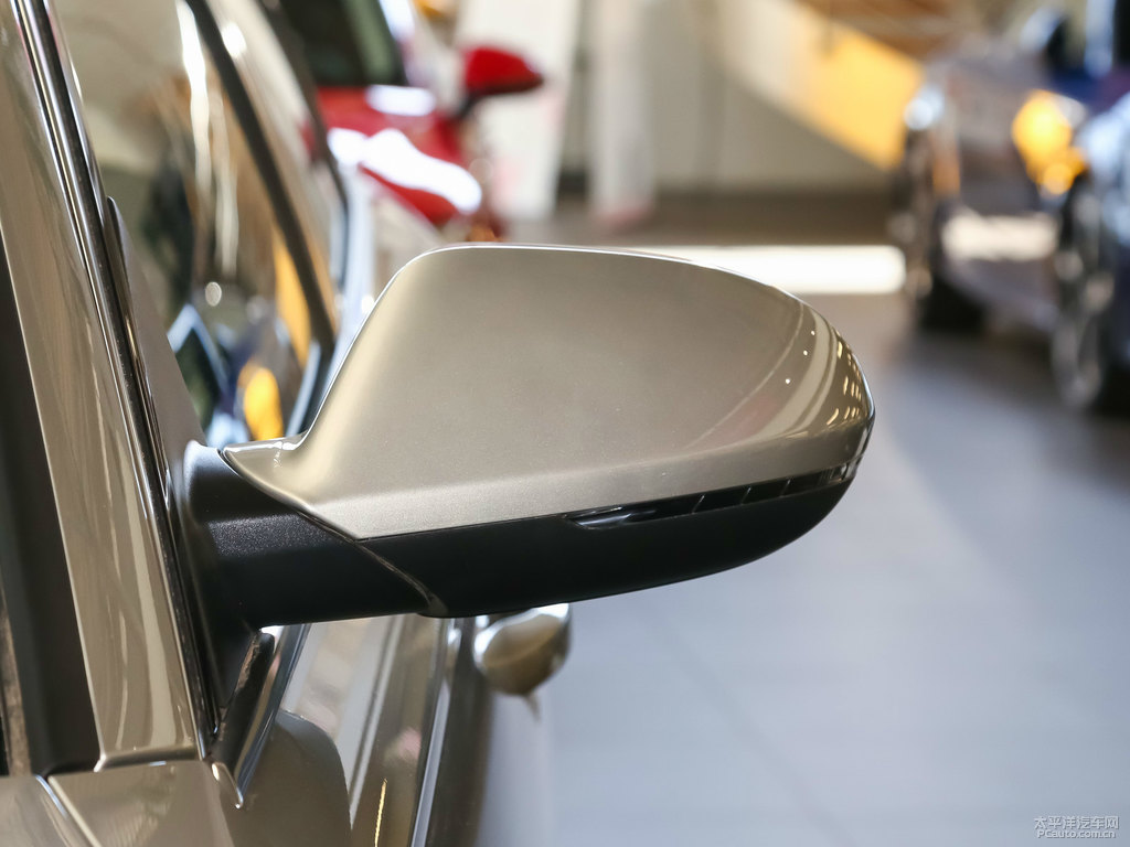 白金色奧迪A6L車身外觀圖片