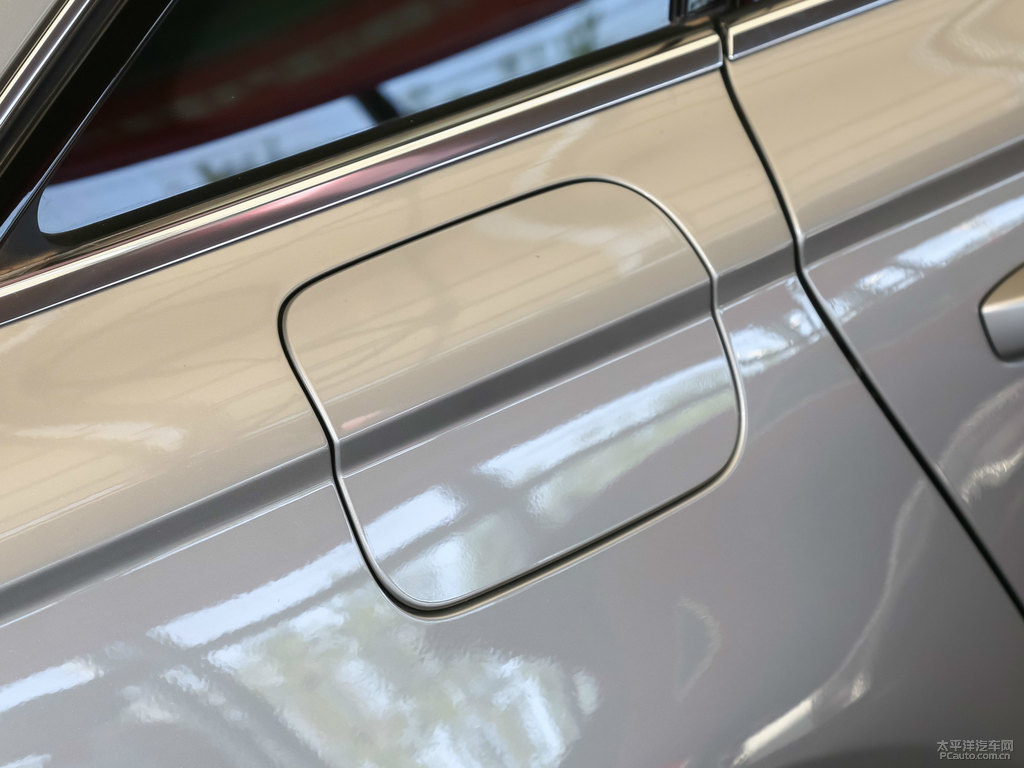 白金色奧迪A6L車身外觀圖片