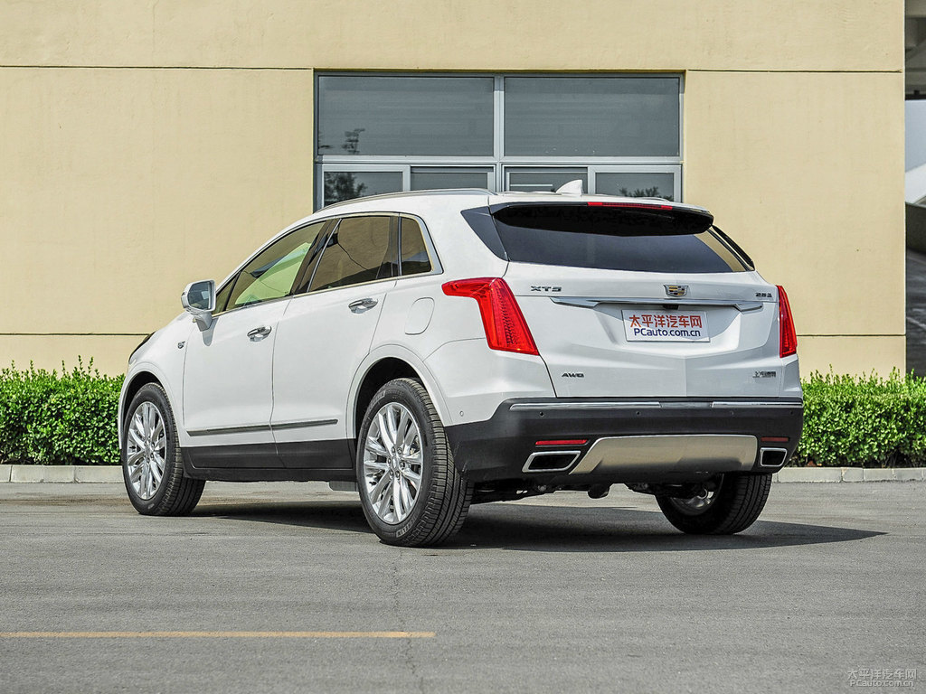 鉆白凱迪拉克XT5整車外觀外觀圖片